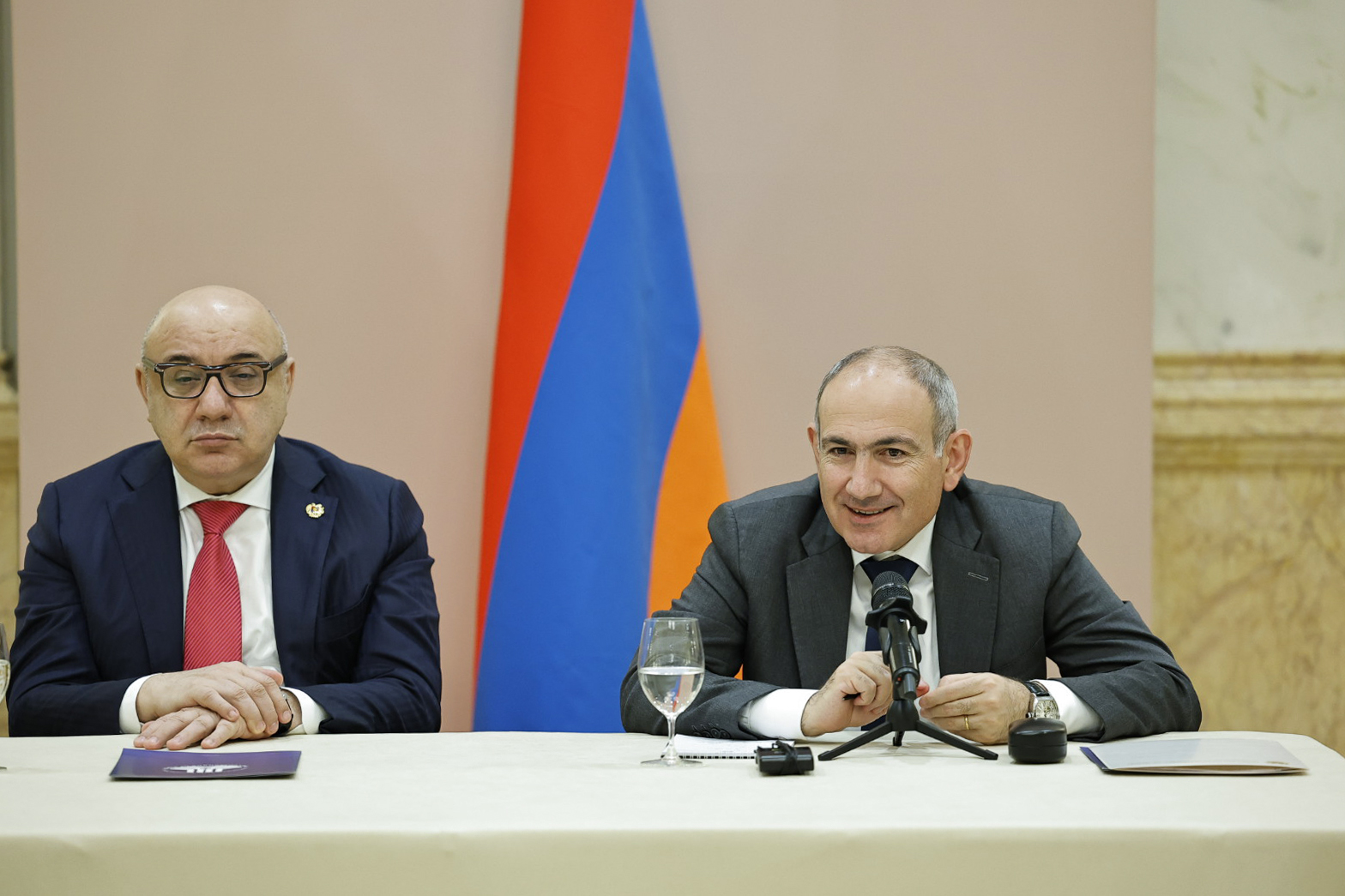 61994_b.jpg (621 KB)