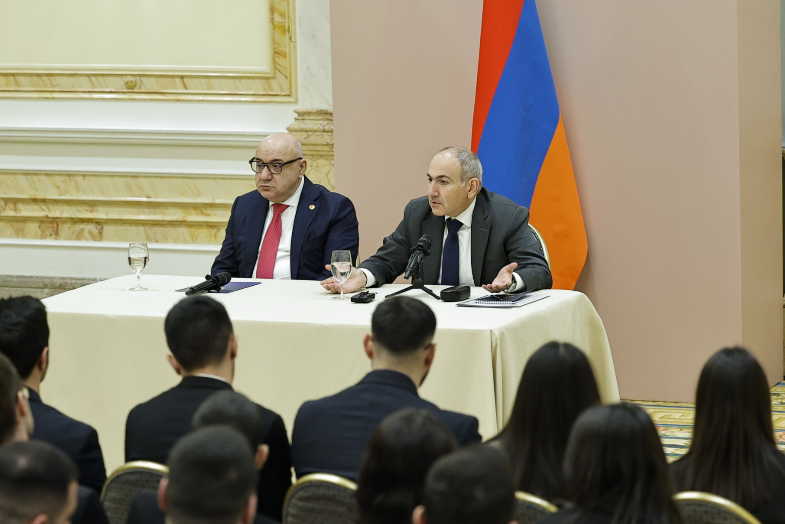 62002_b.jpg (649 KB)