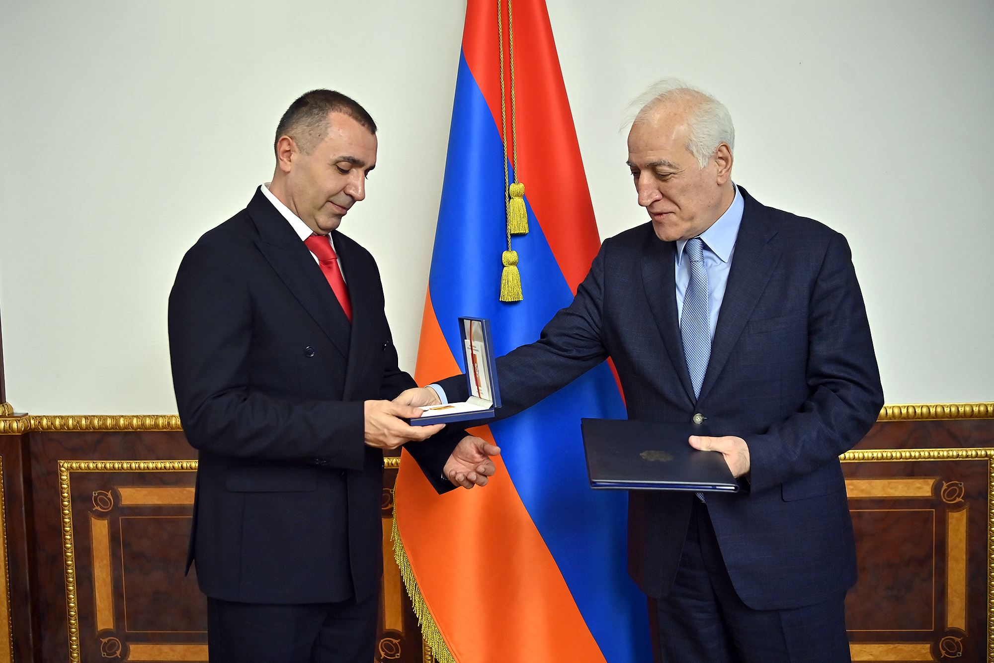 65999_b.jpg (2.03 MB)