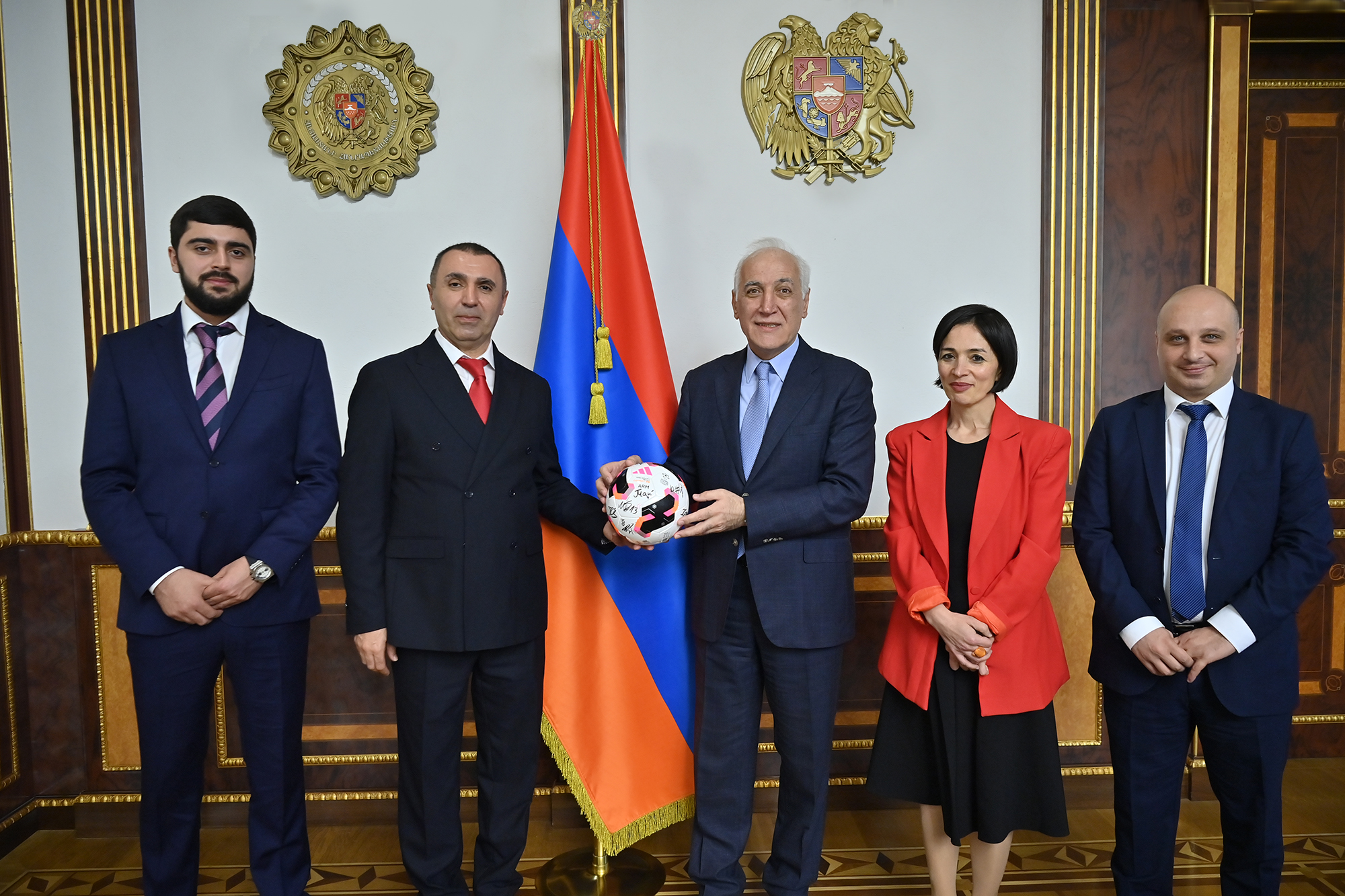 66001_b.jpg (1.65 MB)