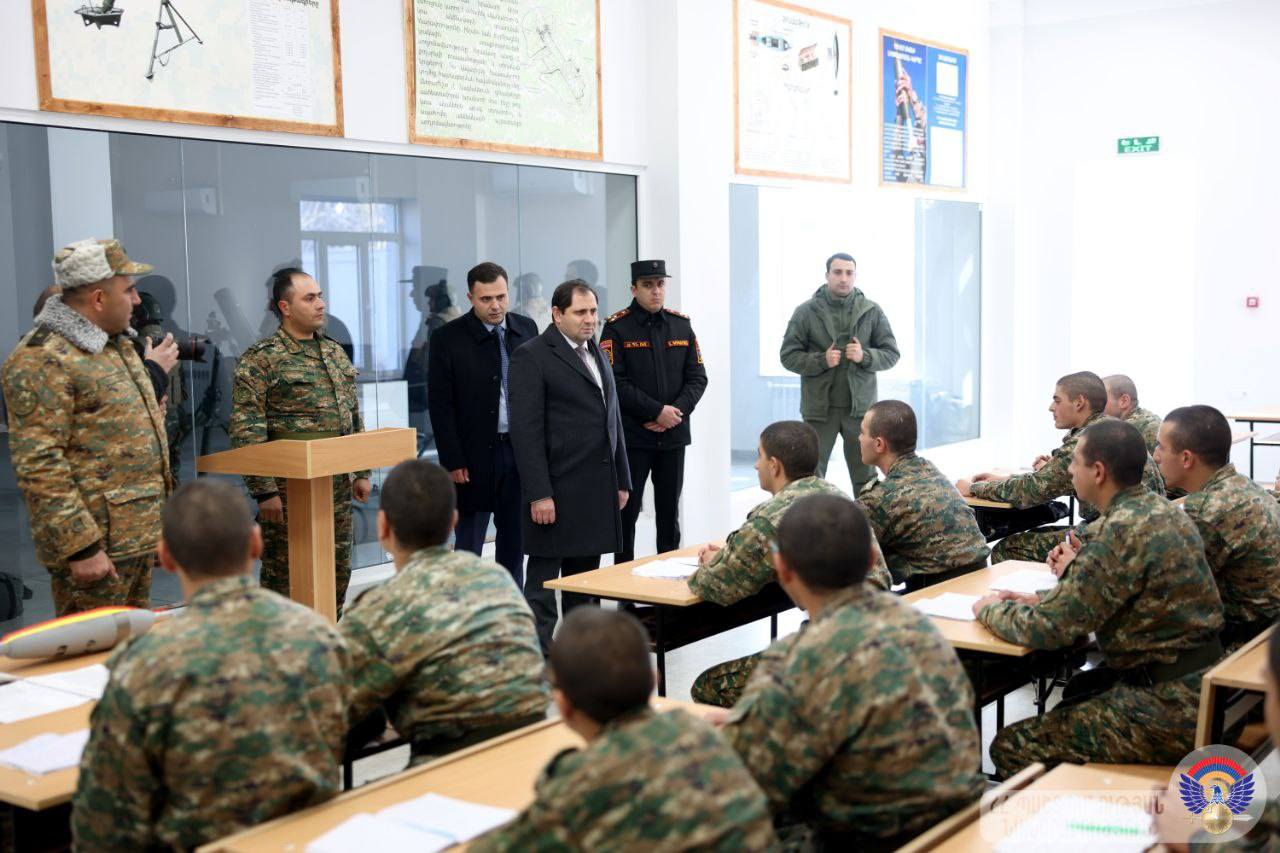 604723834_1473557760806260_8181983213037335914_n.jpg (130 KB)