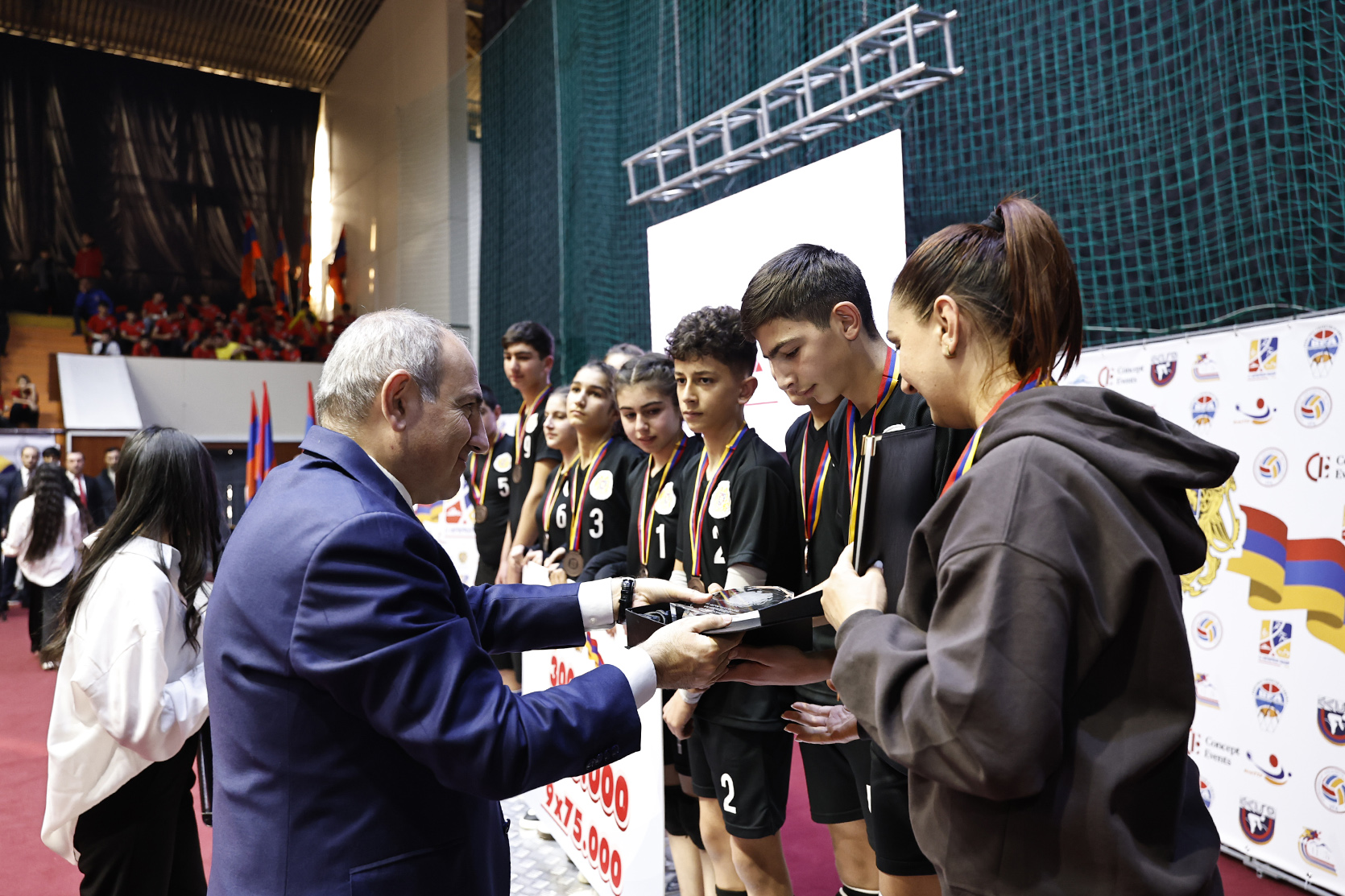 62136_b.jpg (742 KB)