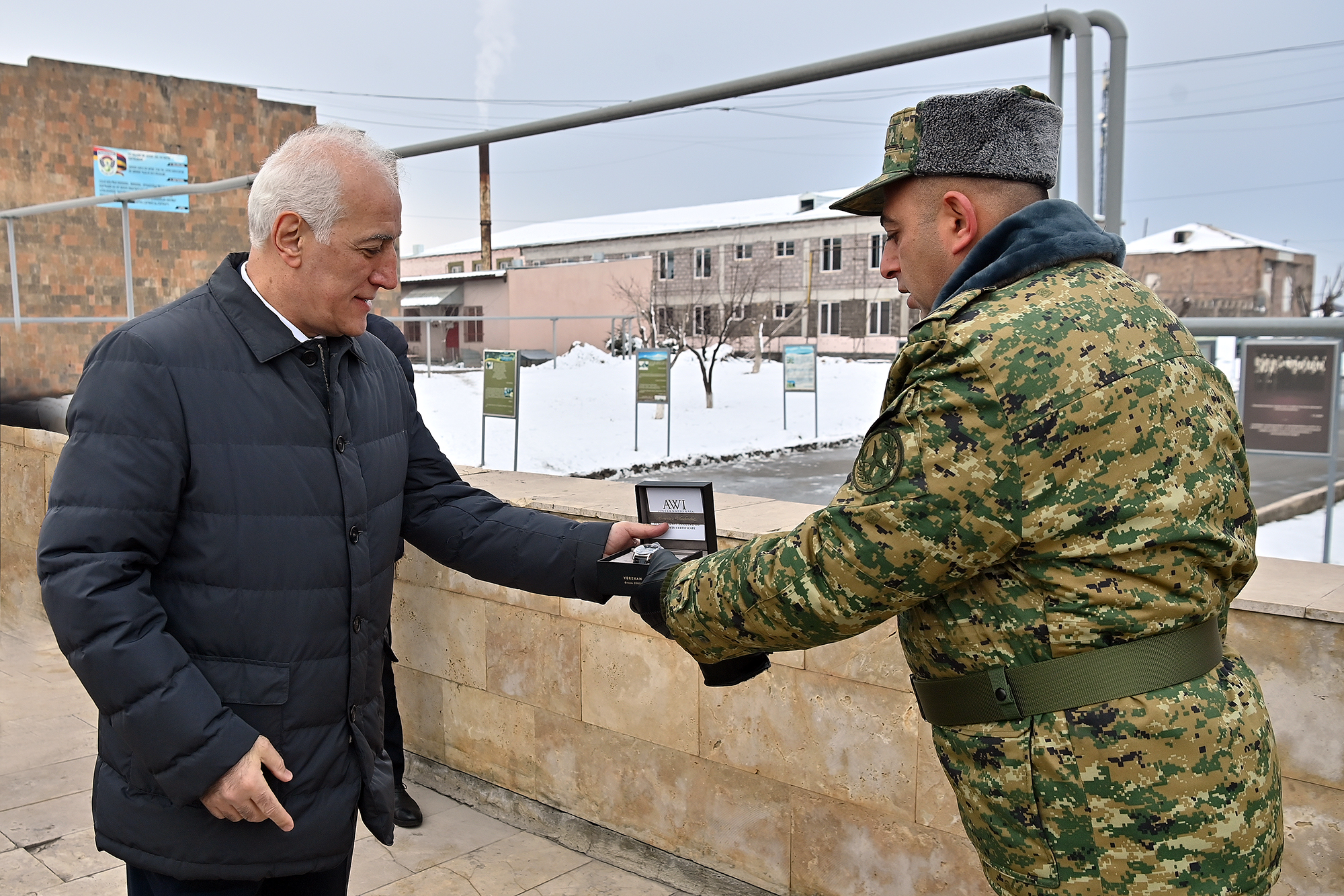 66022_b.jpg (2.30 MB)