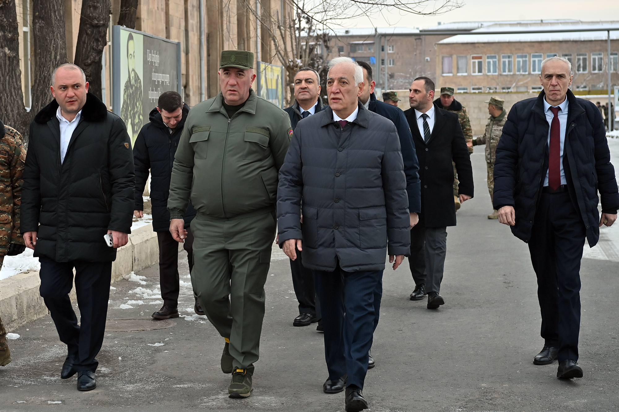 66028_b.jpg (1.82 MB)