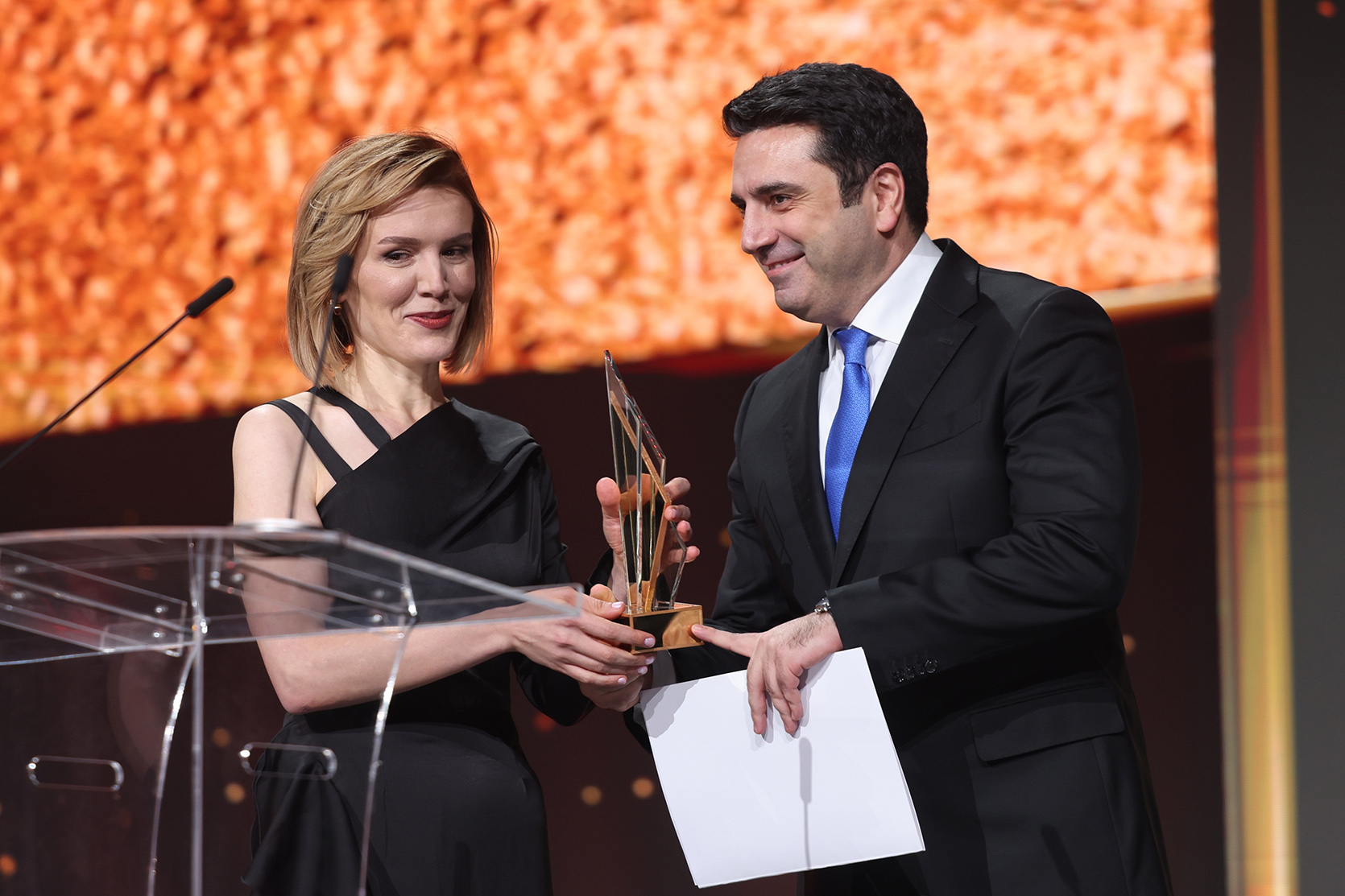 62179_b.jpg (542 KB)