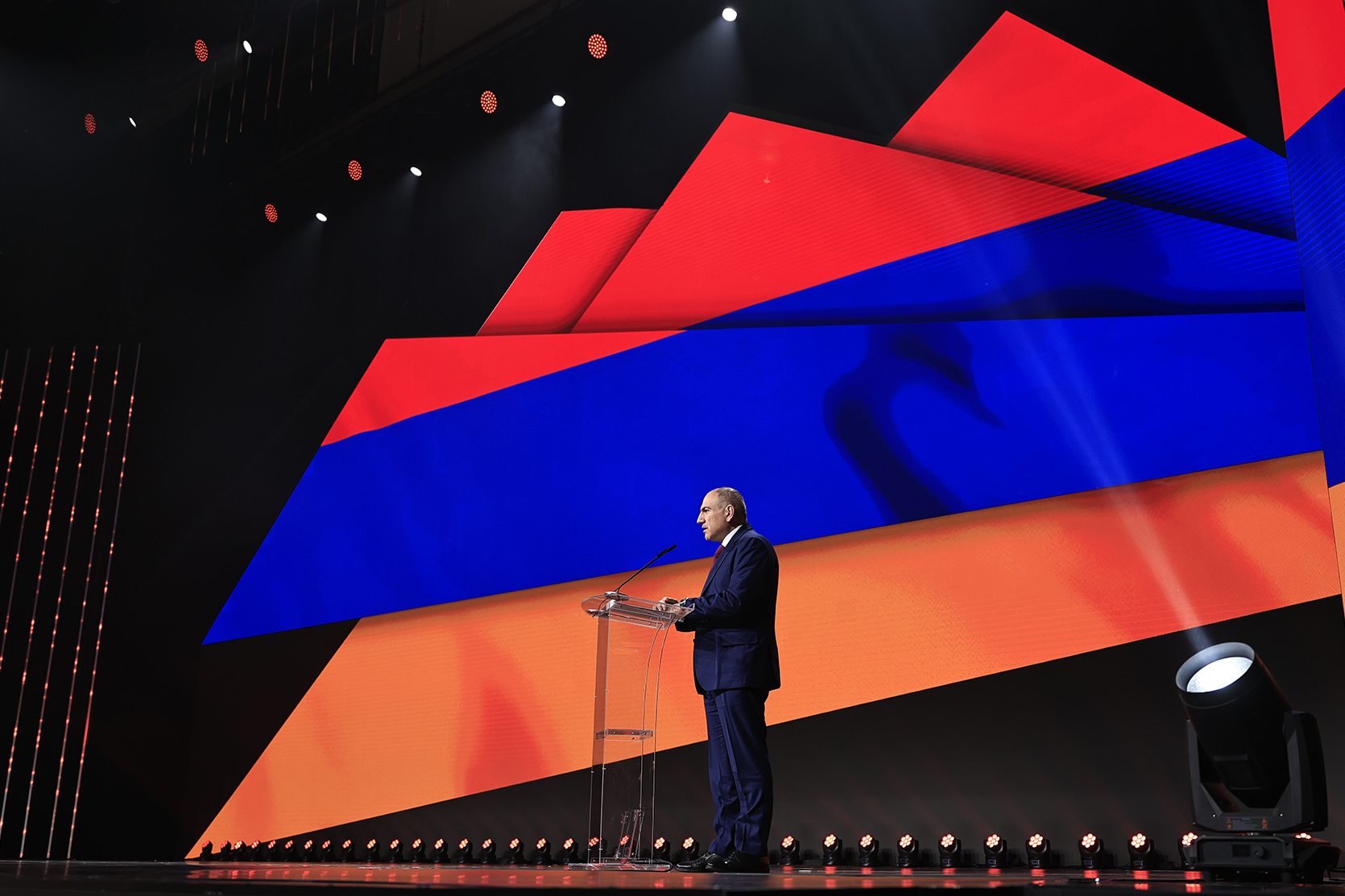 62198_b.jpg (477 KB)