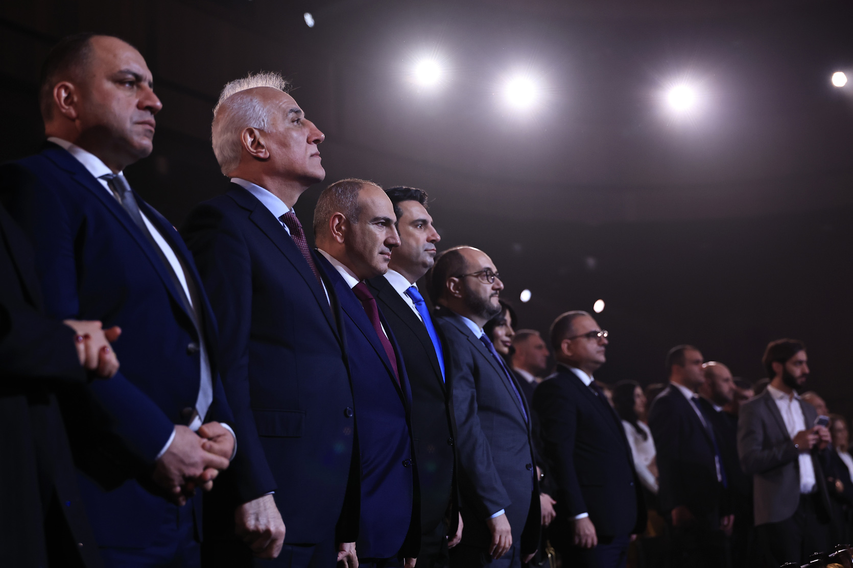 62207_b.jpg (382 KB)