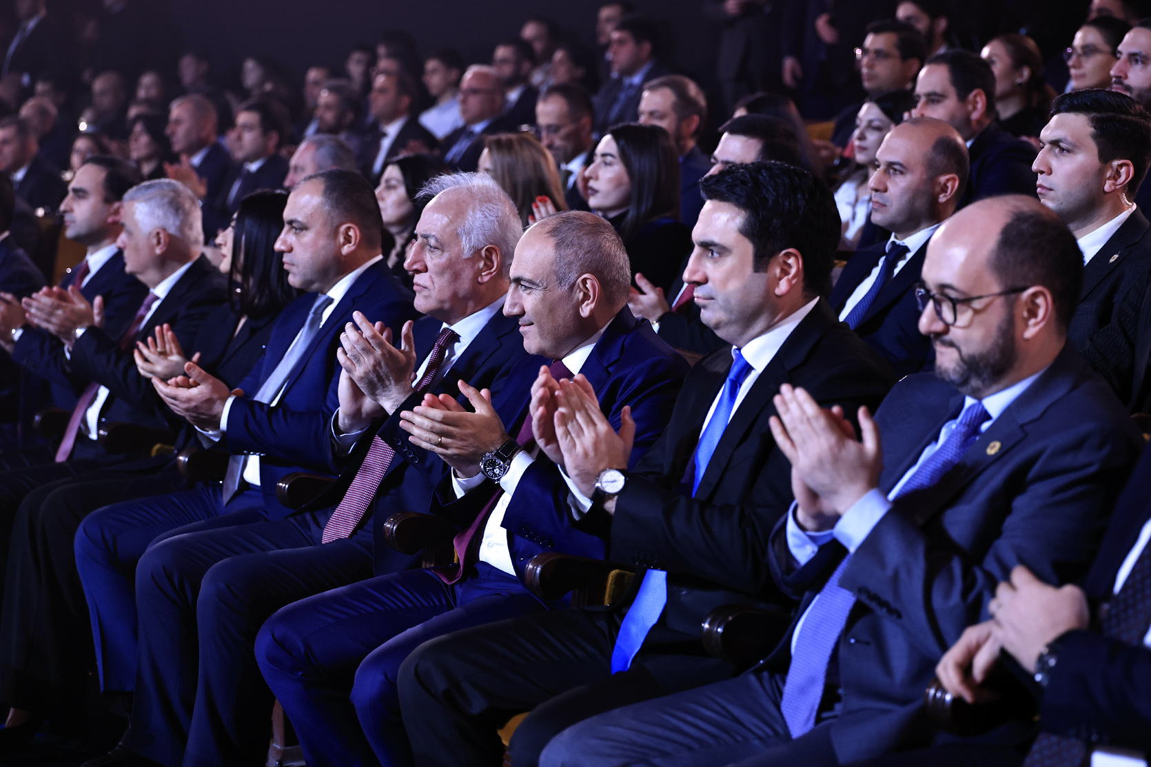 62211_b.jpg (638 KB)