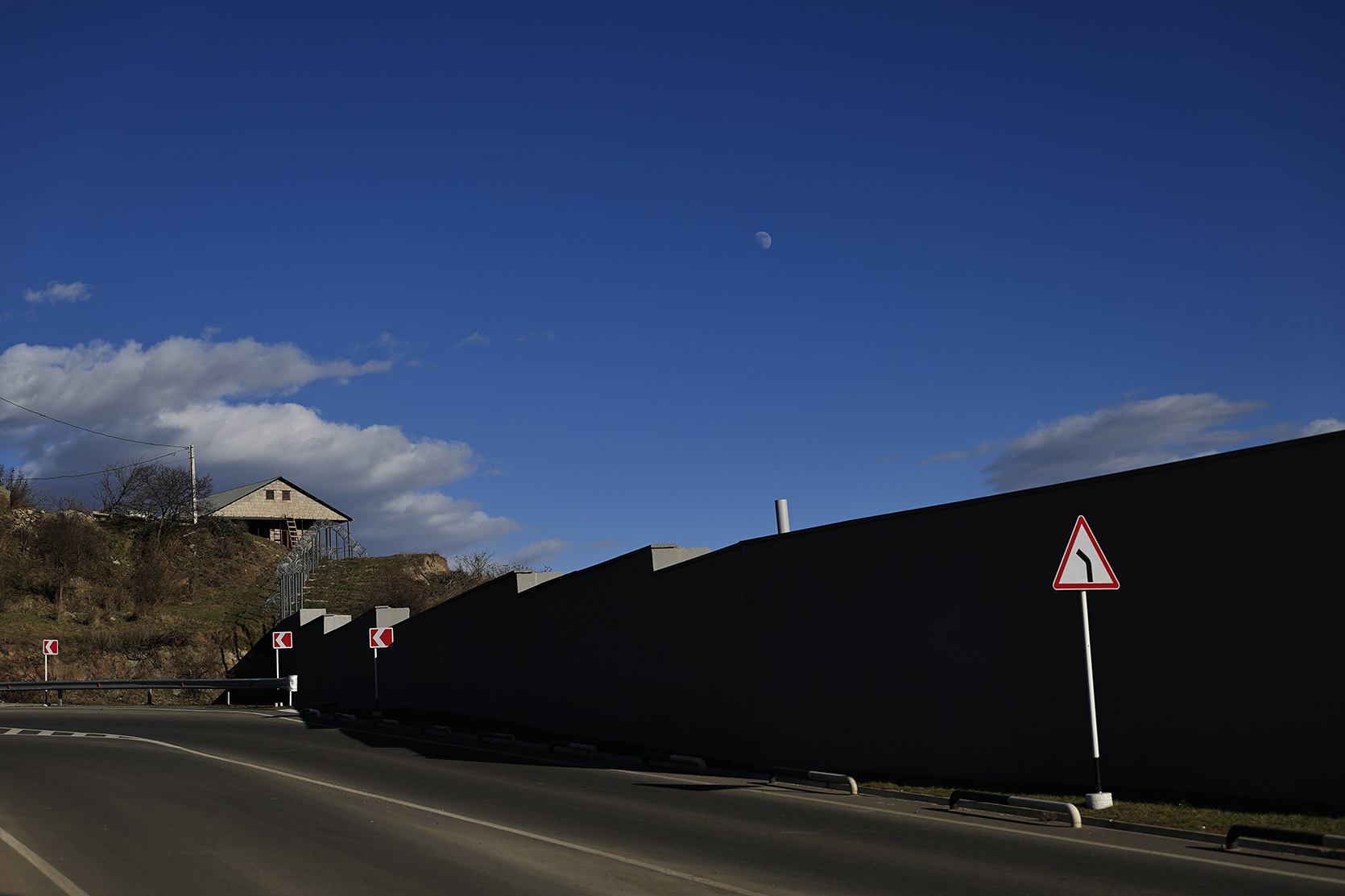 62221_b.jpg (379 KB)