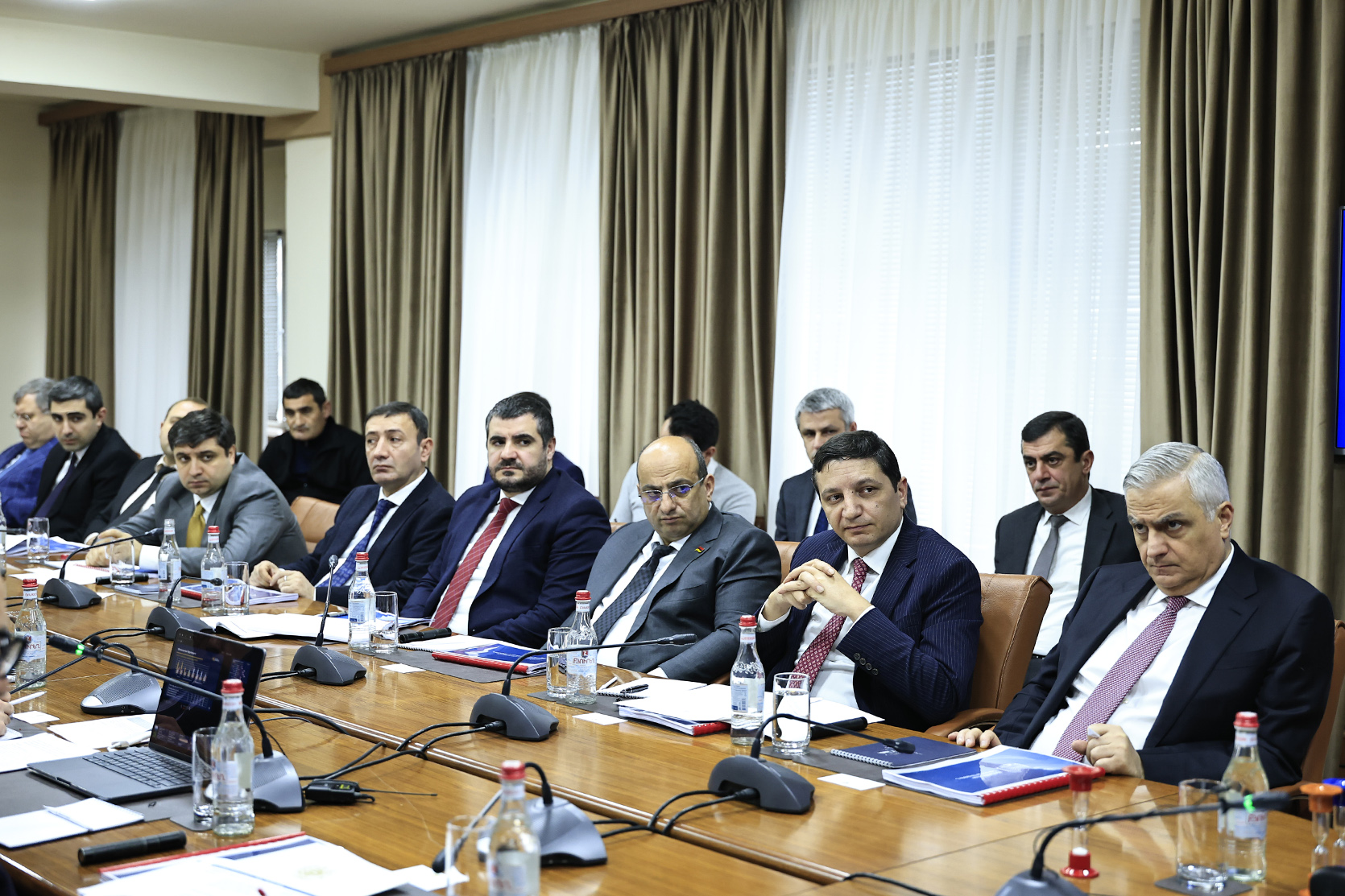 62562_b.jpg (757 KB)