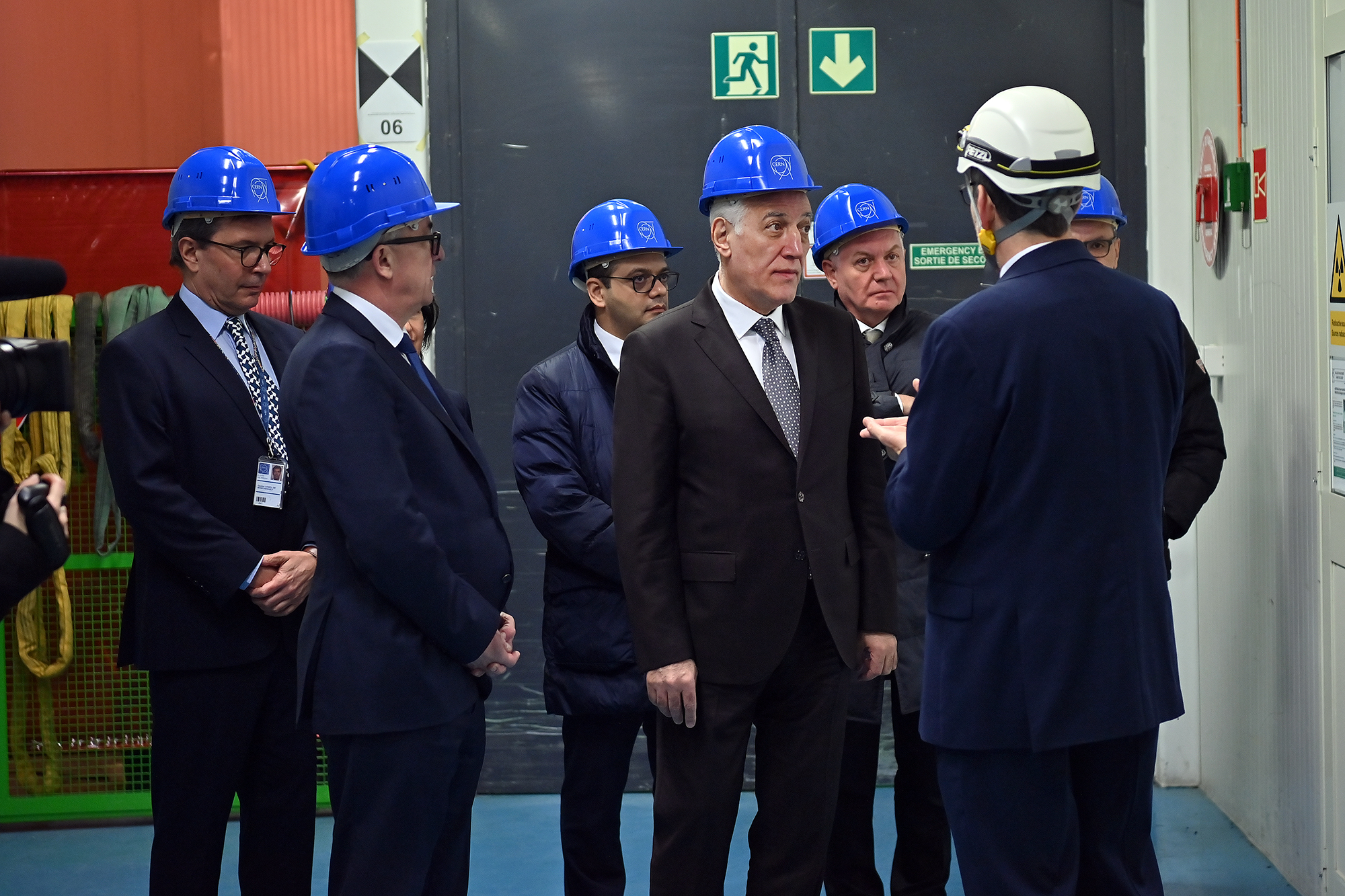 66130_b.jpg (1.90 MB)