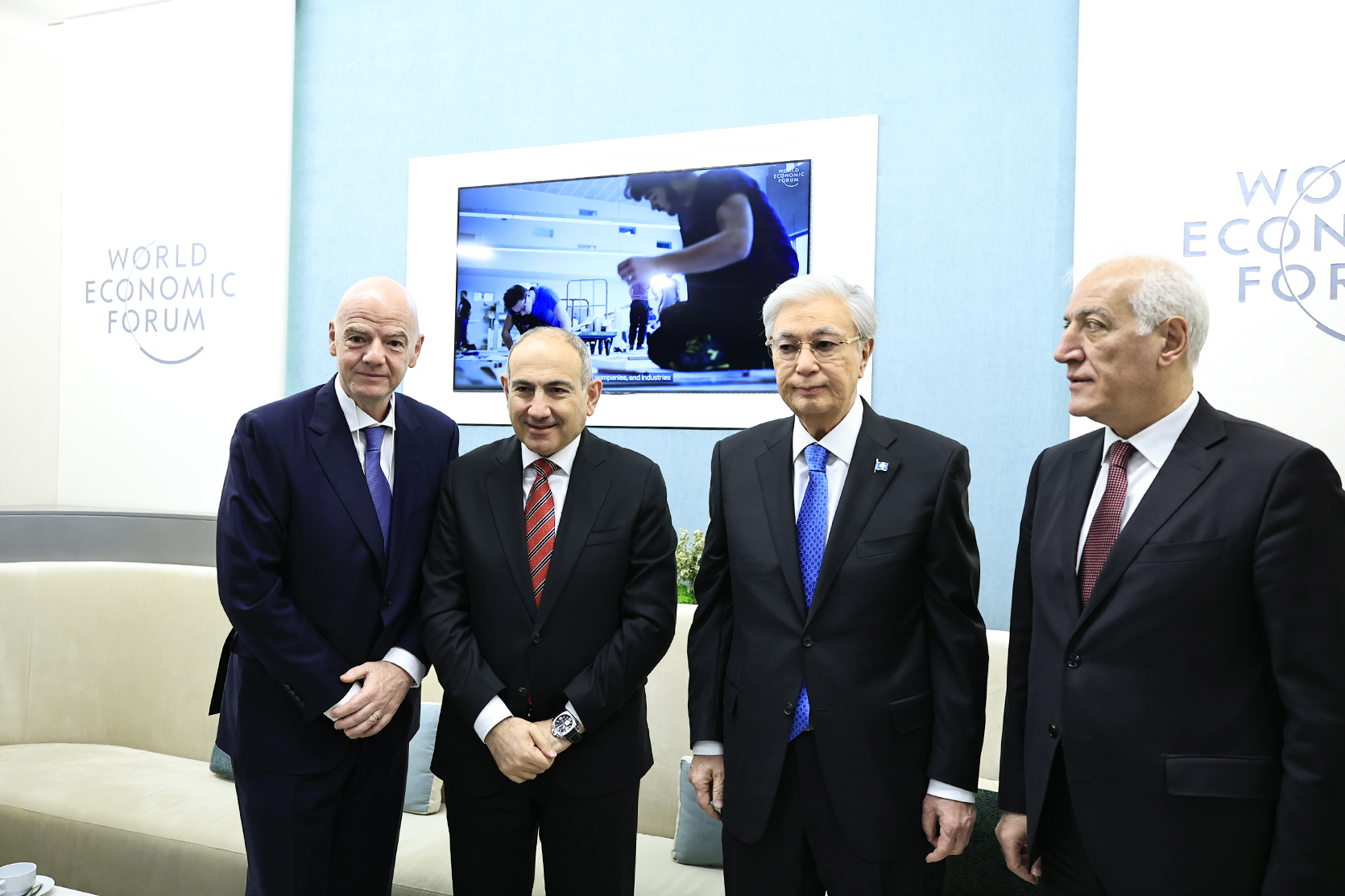 62590_b.jpg (500 KB)