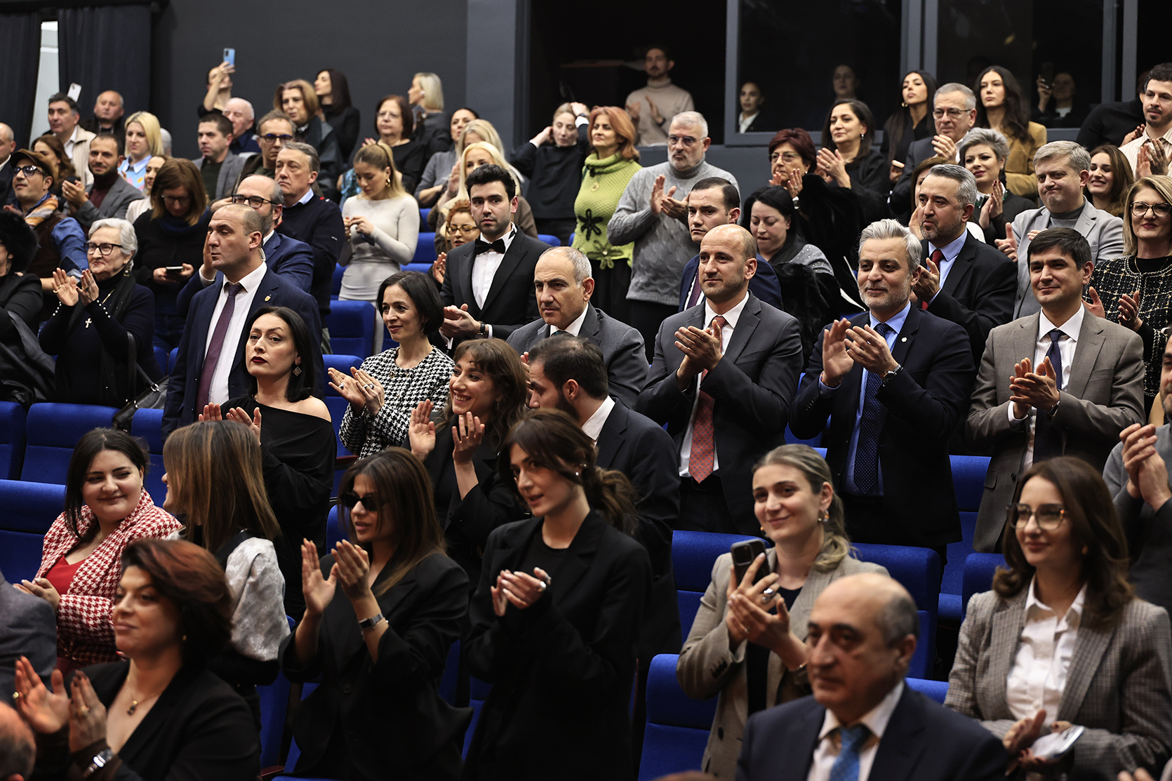 62695_b.jpg (781 KB)