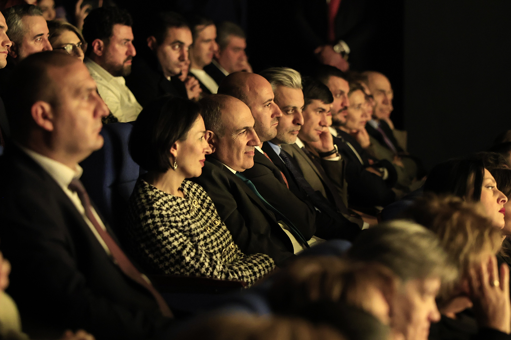 62700_b.jpg (543 KB)