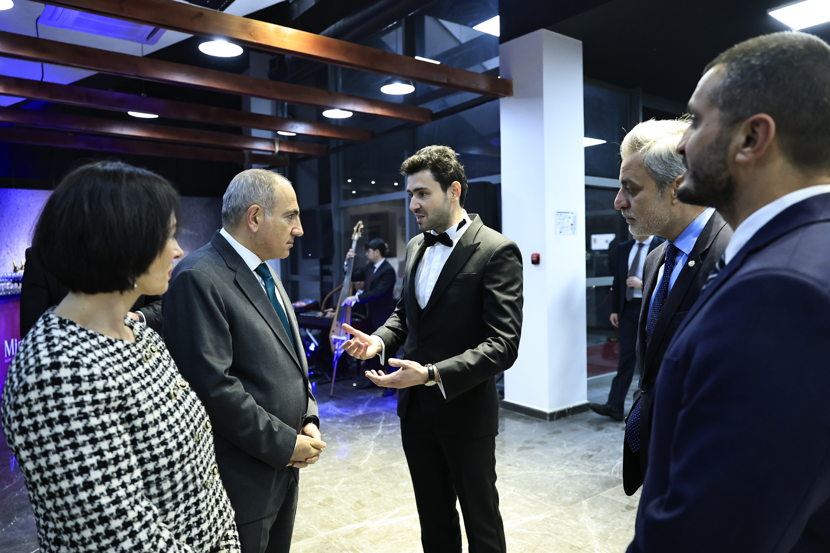 62708_b.jpg (670 KB)