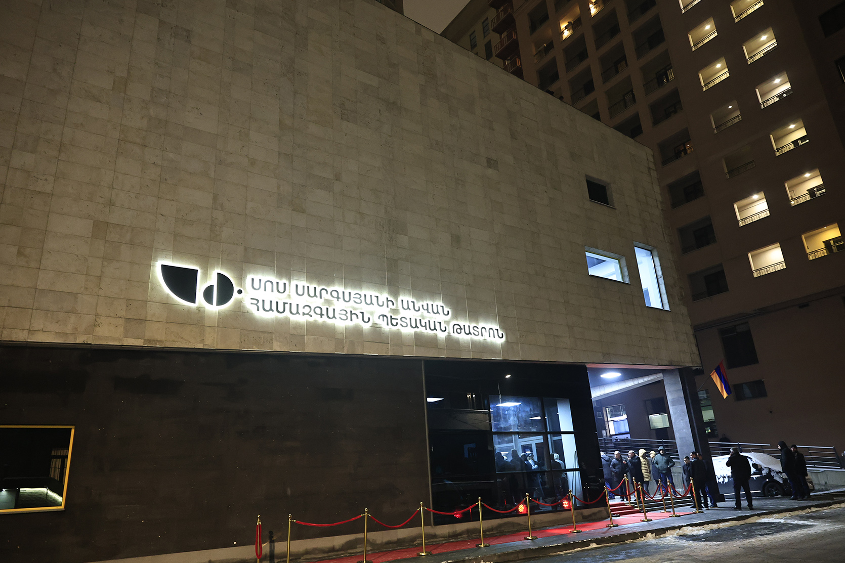 62710_b.jpg (653 KB)