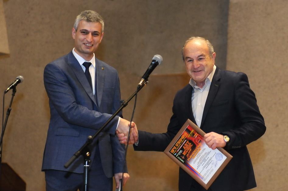 54524866_1240596022760032_1411029892132241408_n (2).jpg (53 KB)