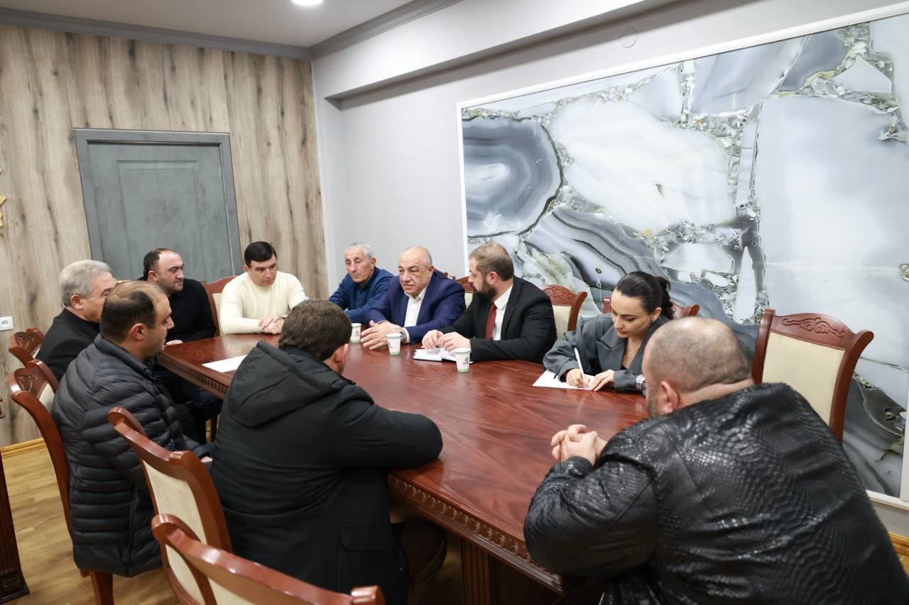 622748323_1330662445769802_1871978074089142349_n.jpg (121 KB)