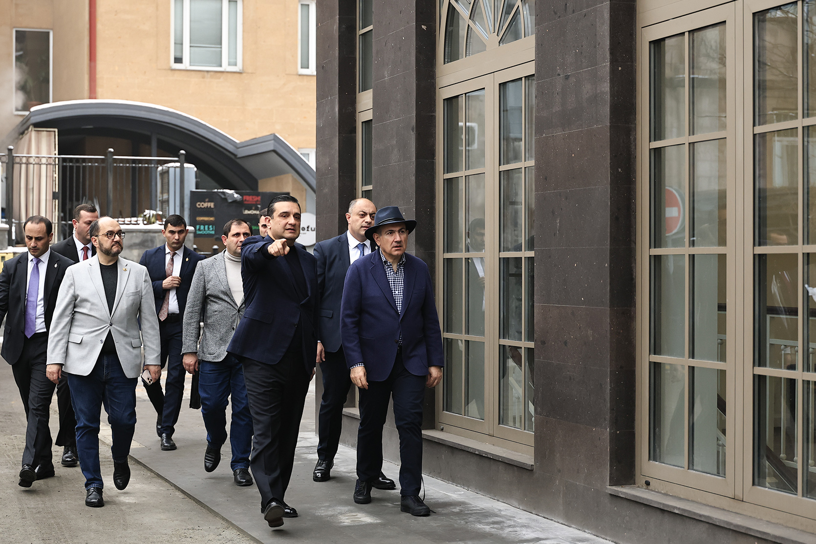 62769_b.jpg (758 KB)