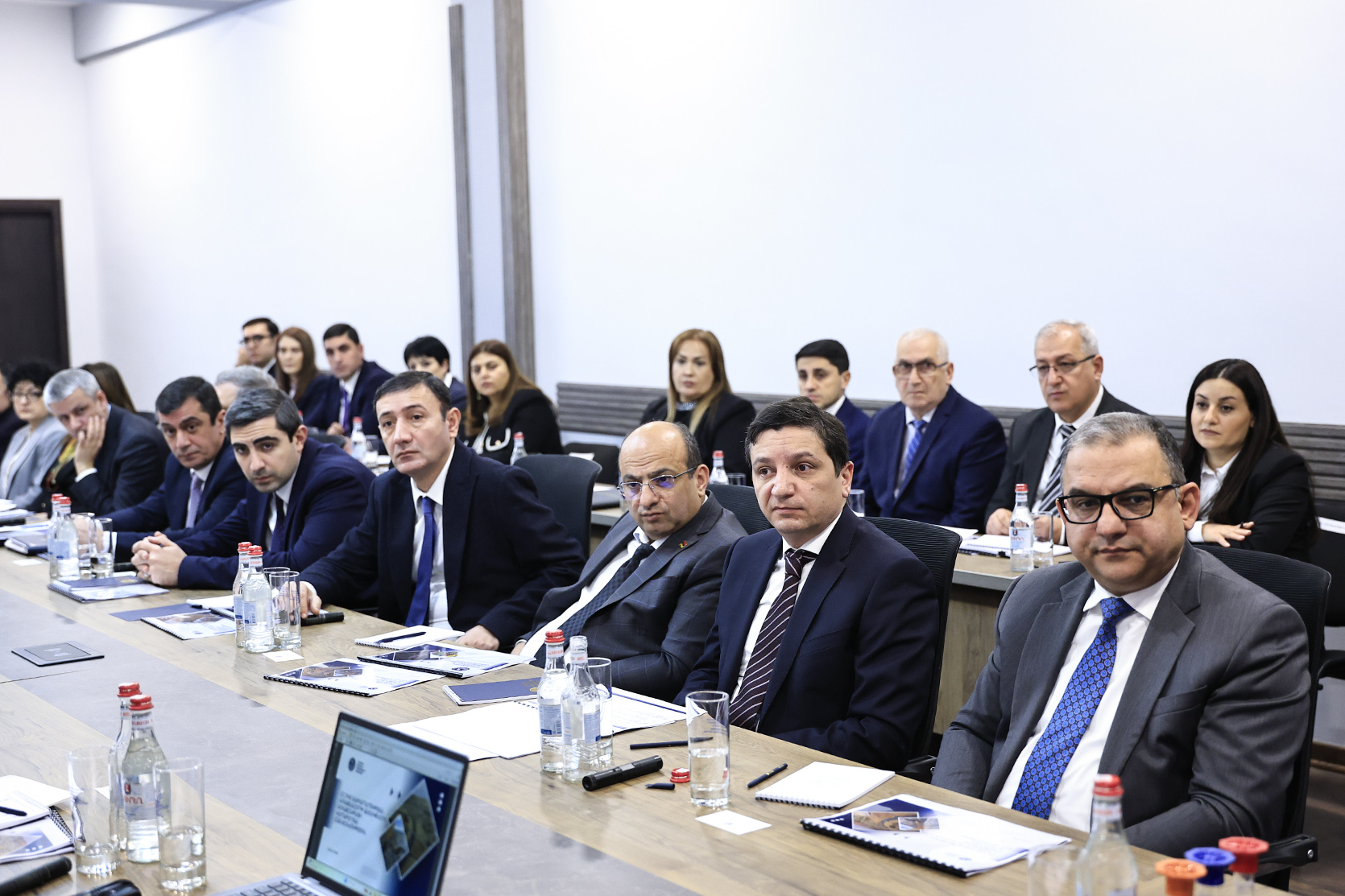 62841_b.jpg (621 KB)