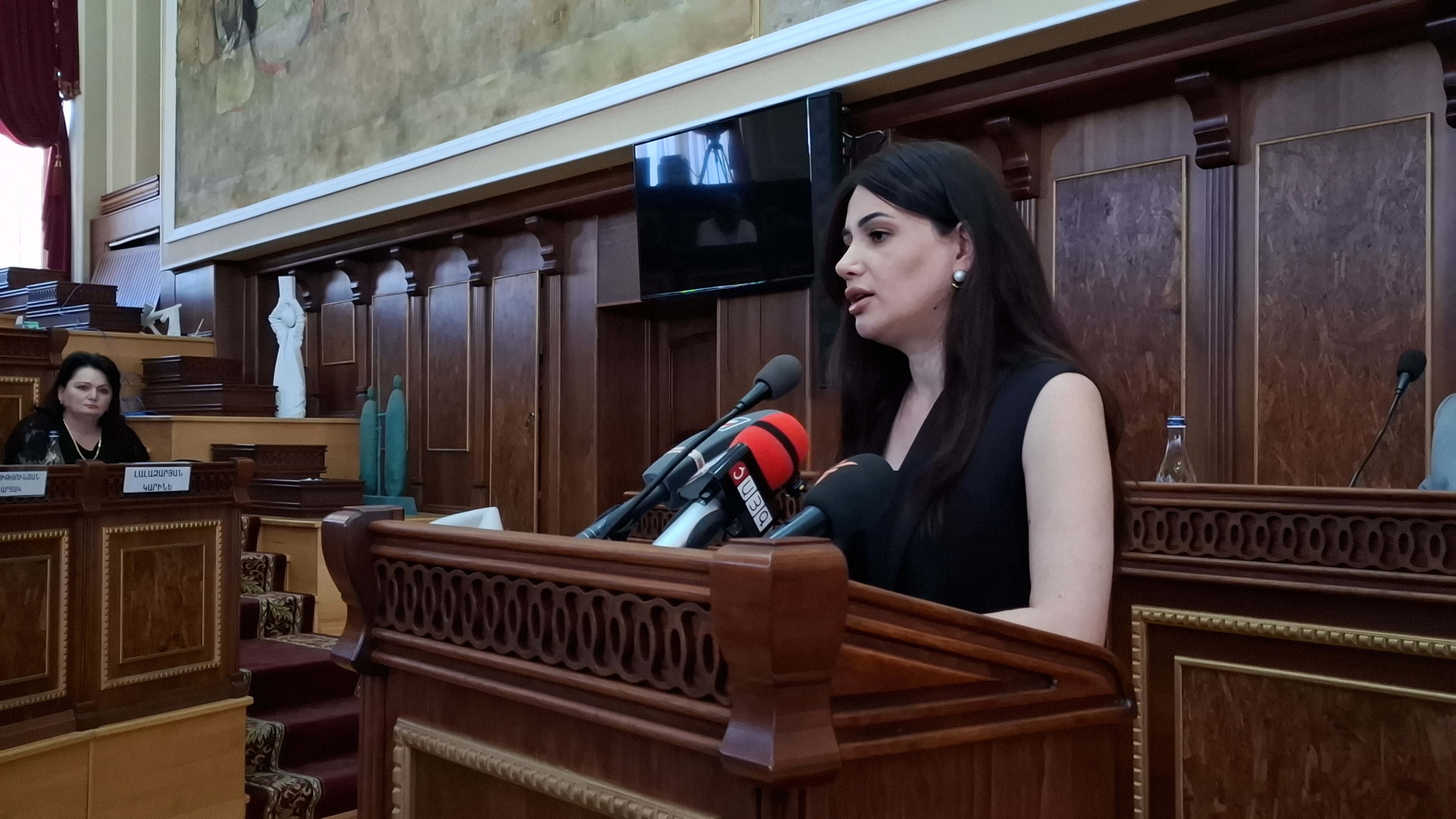 f7d40b2d-81e3-4ea4-84c4-8c53b245f862.jpg (892 KB)