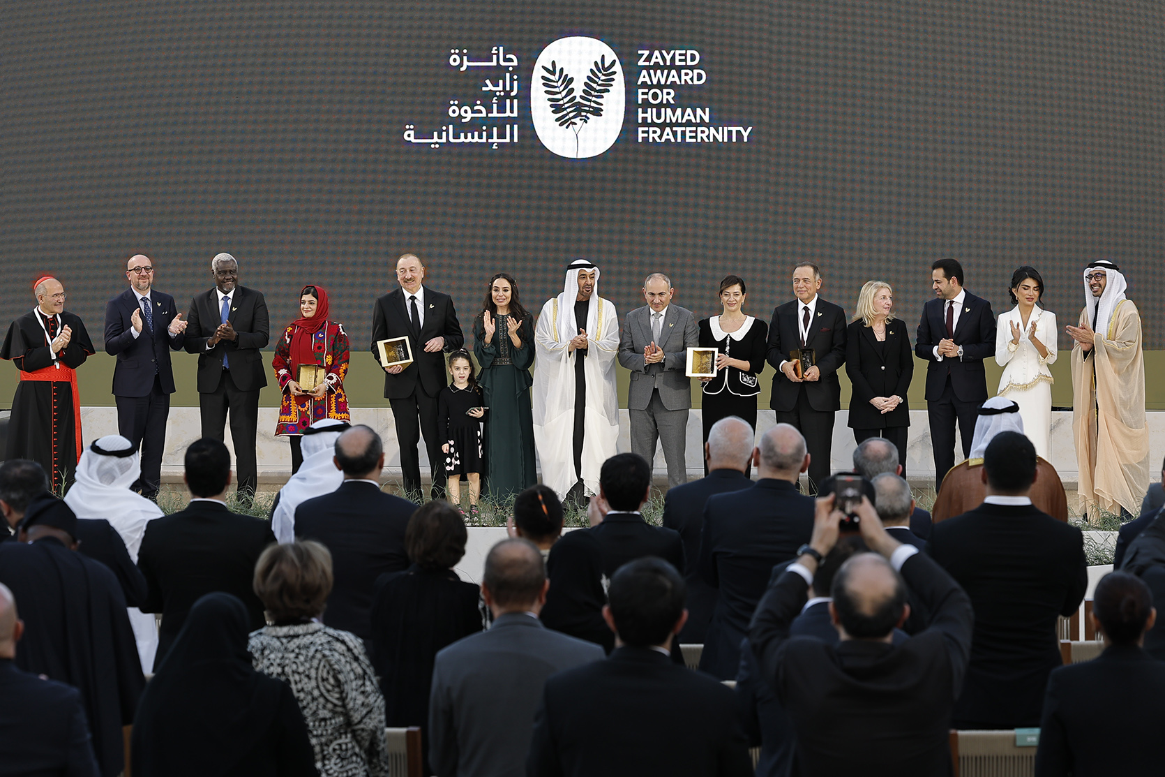 62882_b.jpg (827 KB)