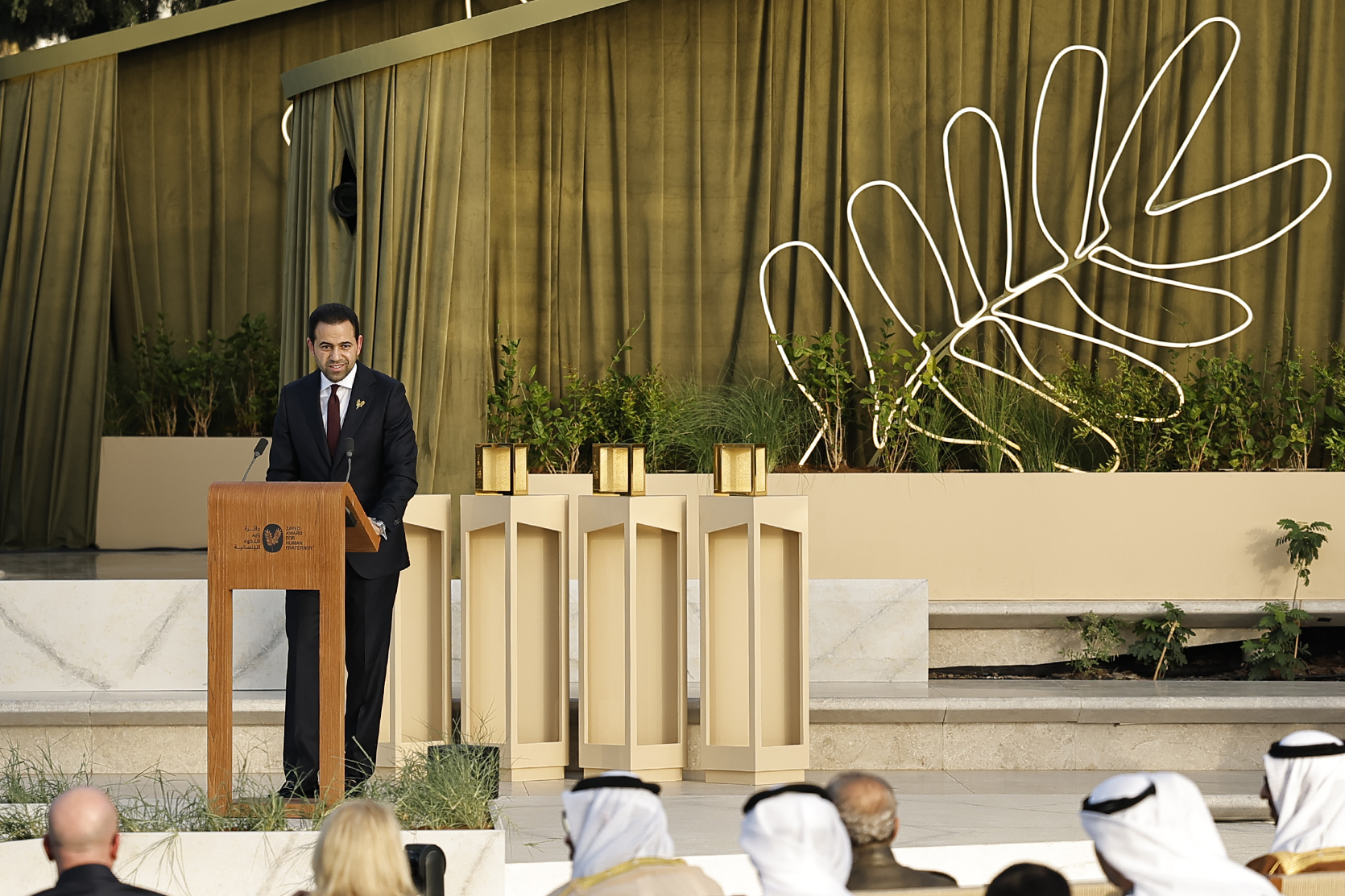 62896_b.jpg (788 KB)