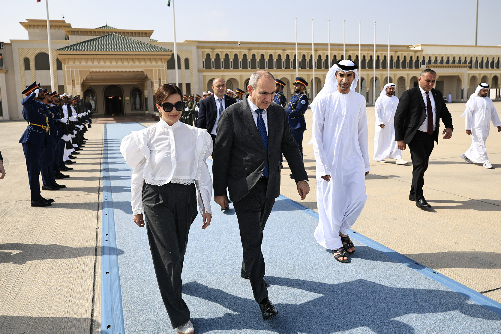 62944_b.jpg (665 KB)