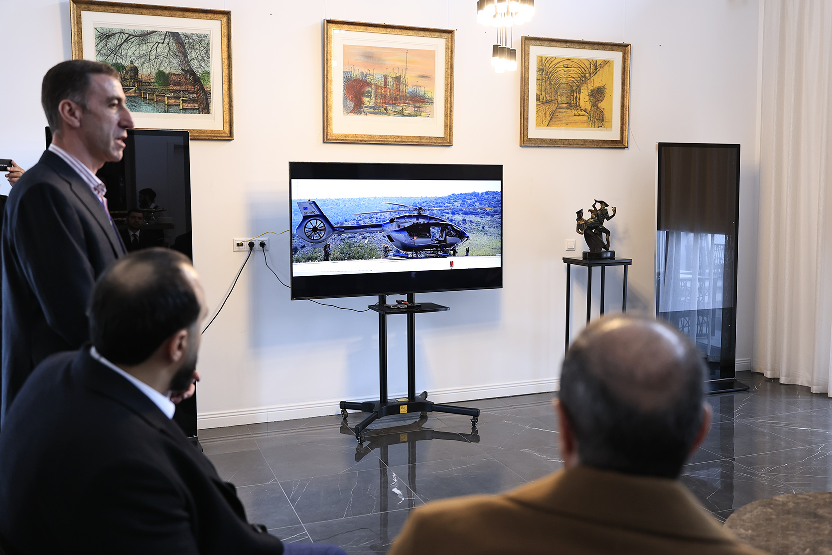 62986_b.jpg (610 KB)