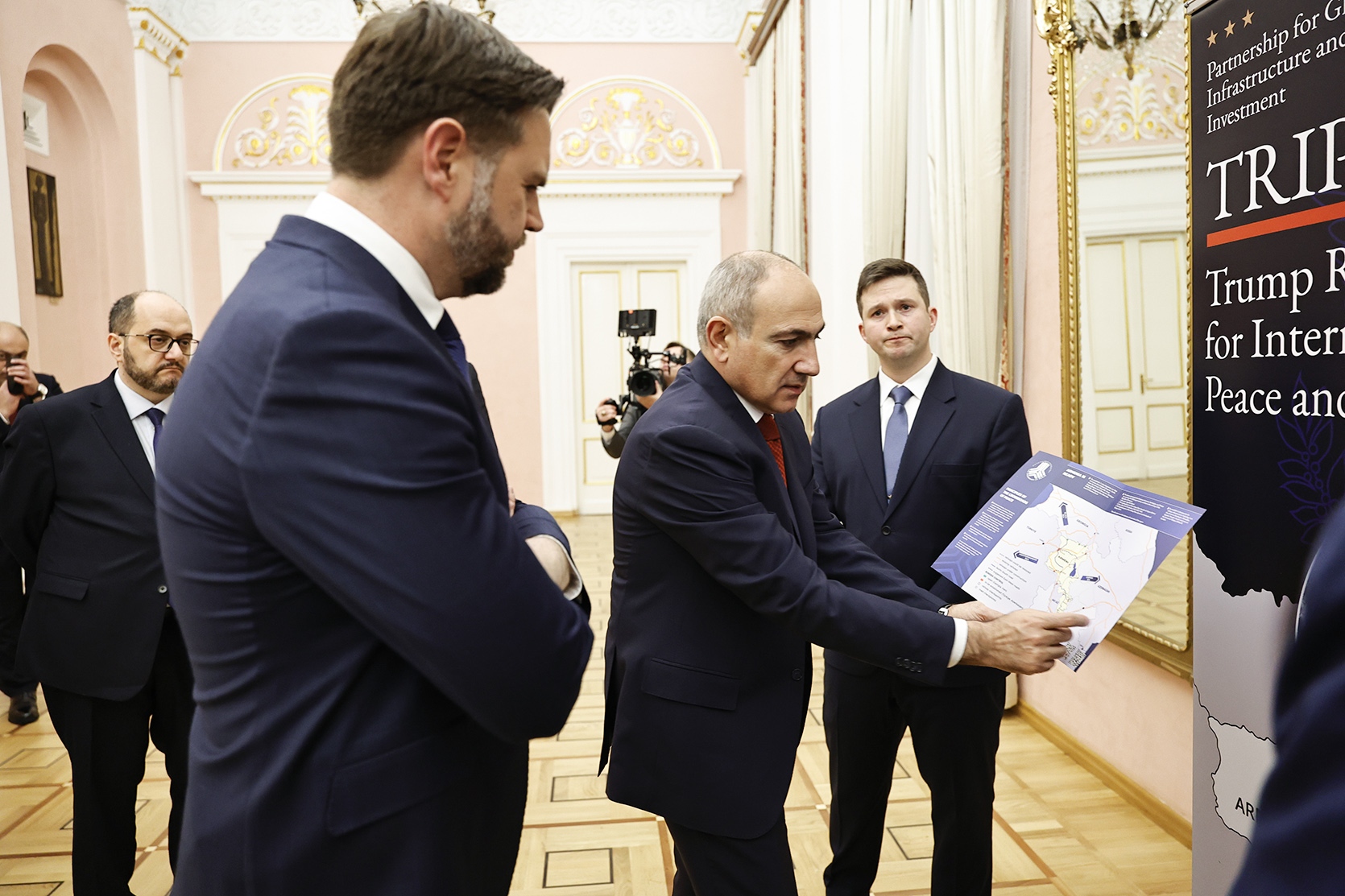 63000_b.jpg (634 KB)