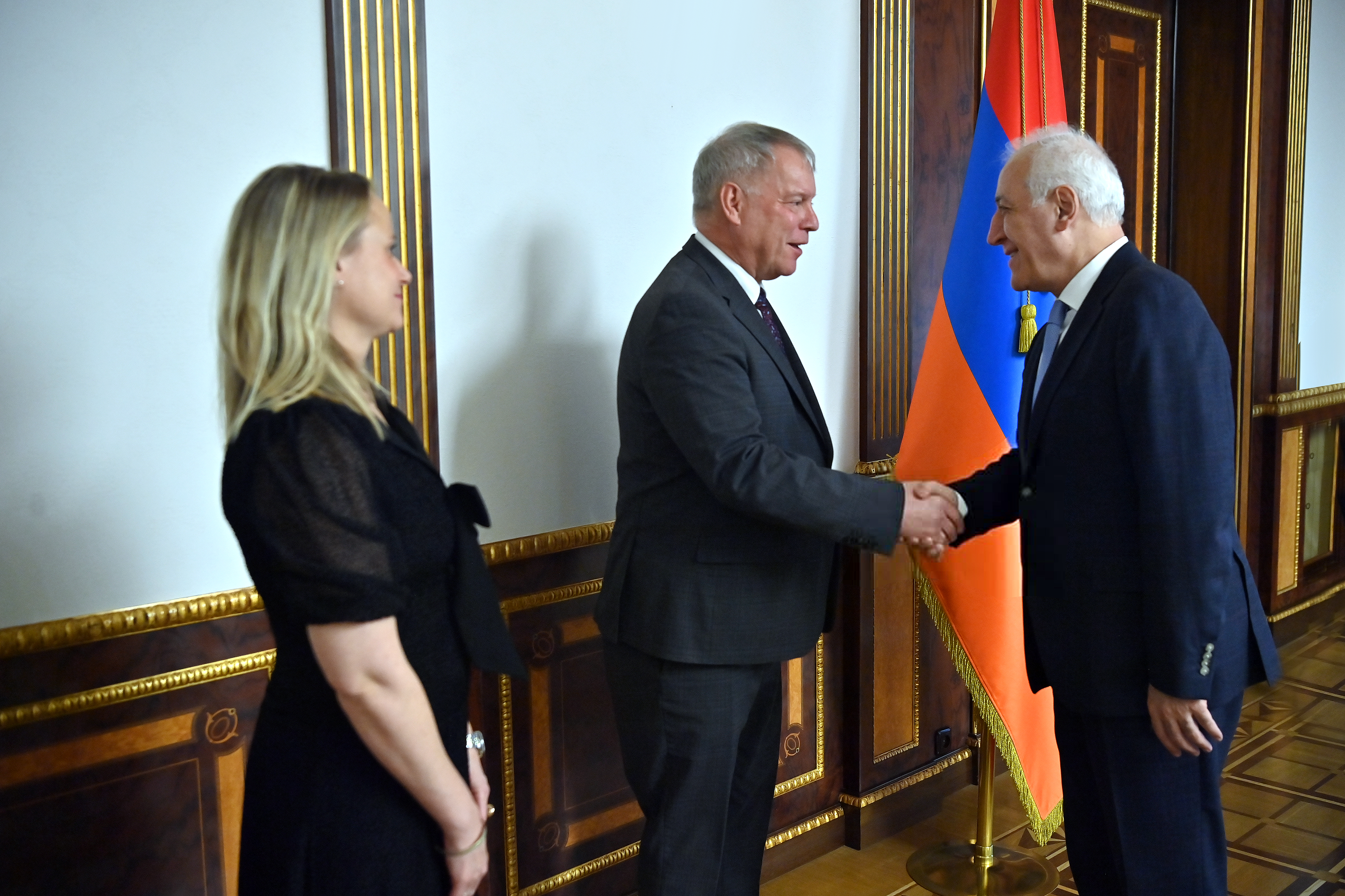 66311_b.jpg (17.26 MB)