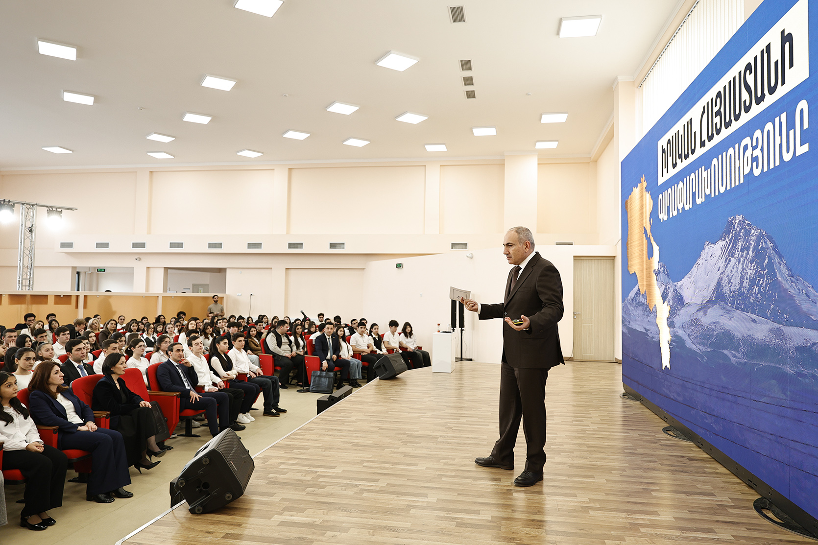 63141_b.jpg (755 KB)