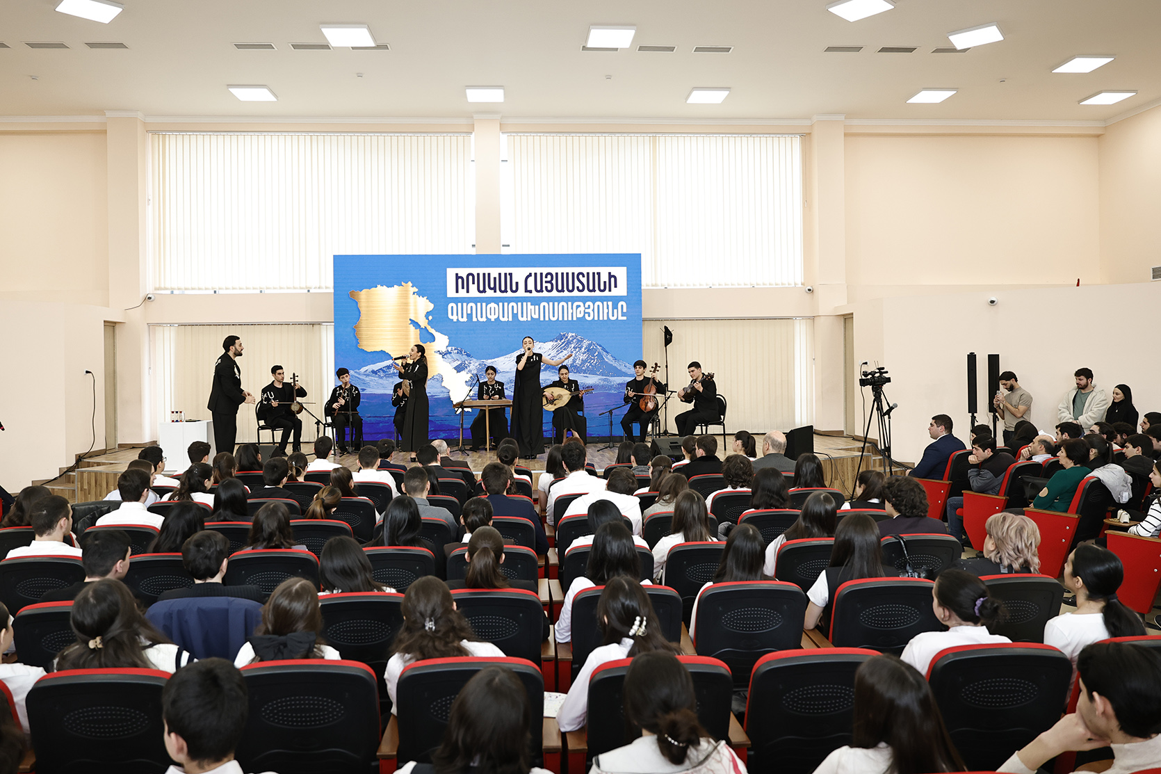 63143_b.jpg (706 KB)