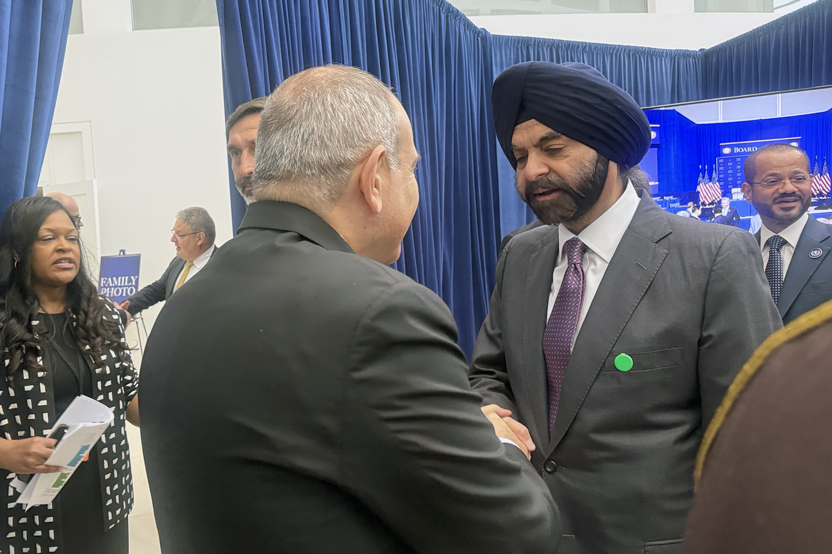 63146_b.jpg (677 KB)