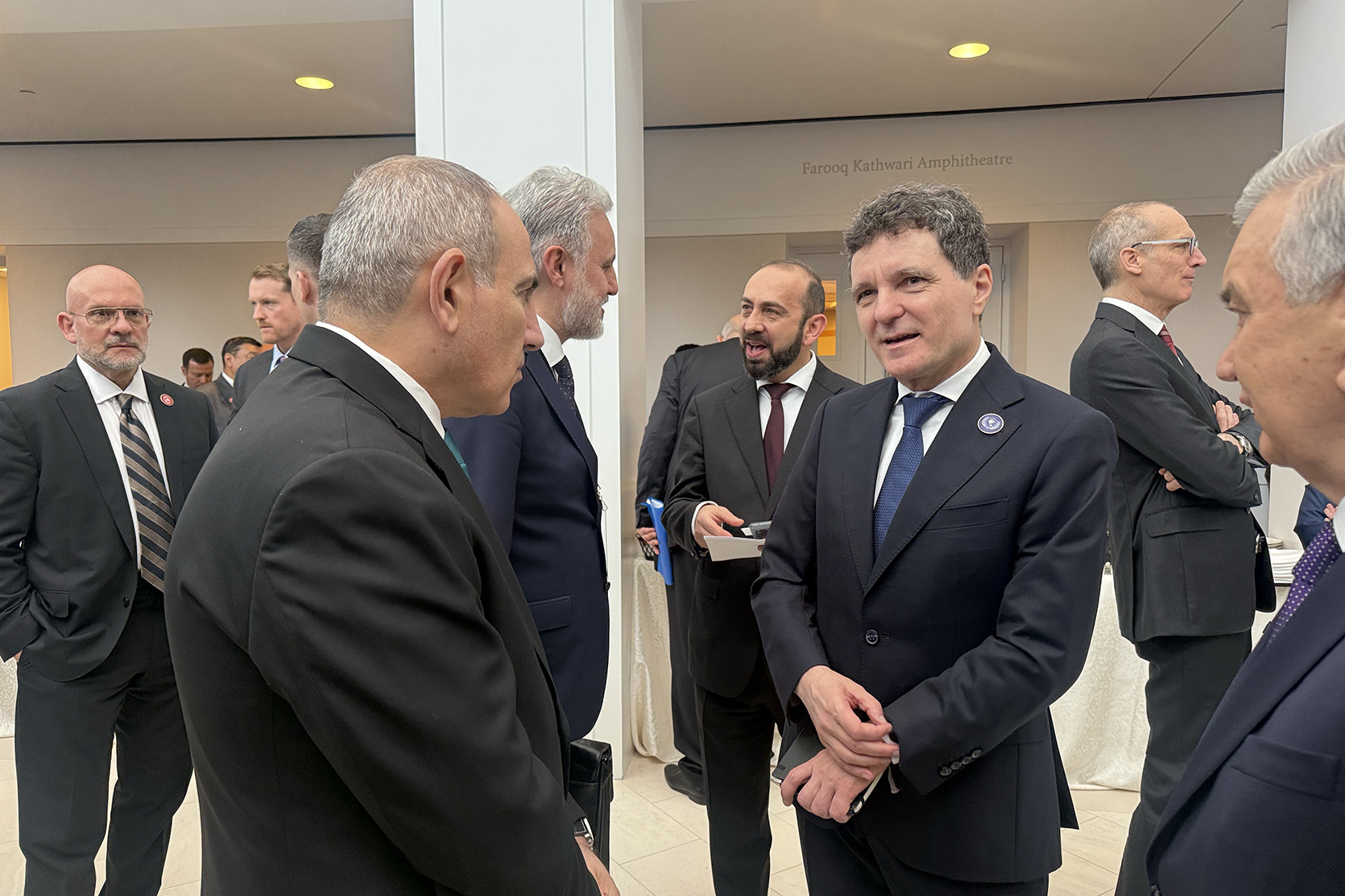 63147_b.jpg (680 KB)