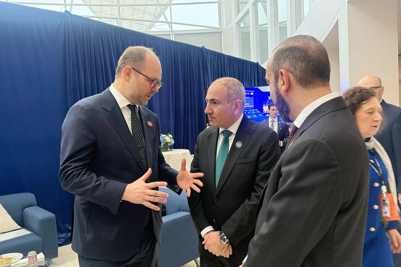 63148_b.jpg (517 KB)