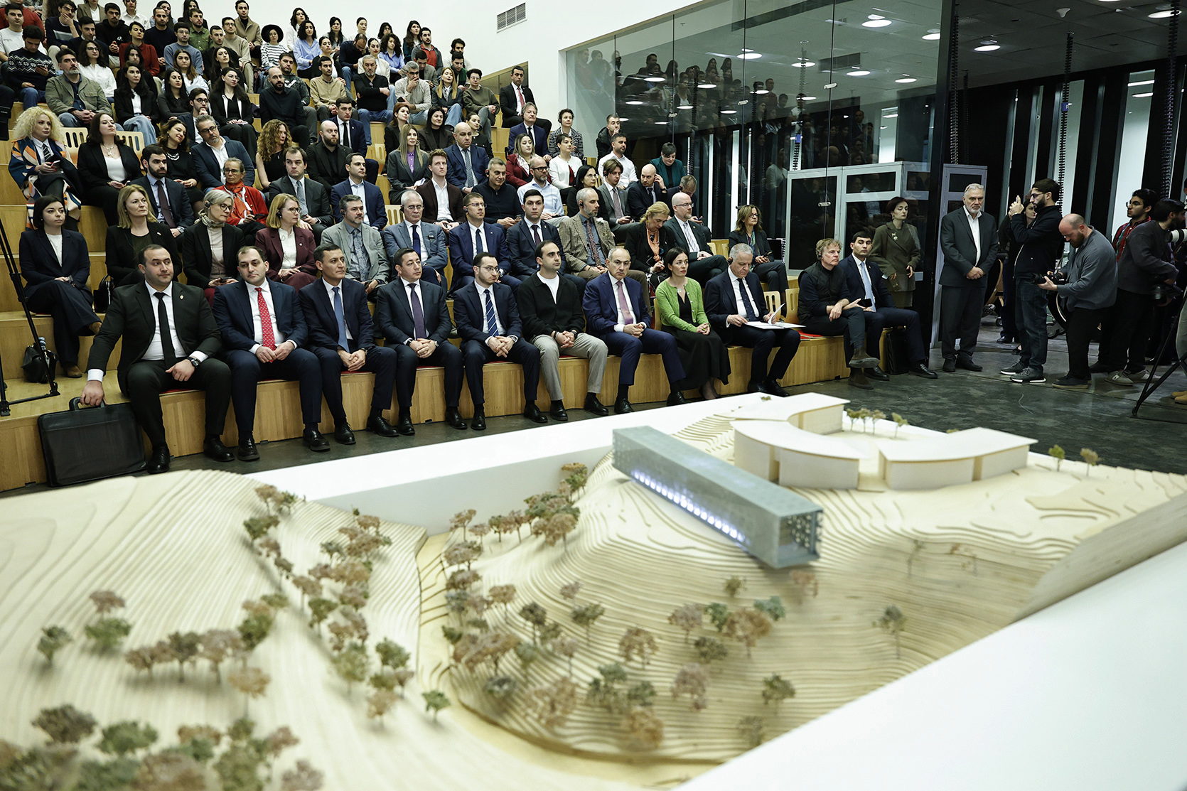 63221_b.jpg (907 KB)